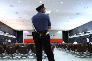 Italia: Anchetă după ce un bărbat a murit în timp ce era imobilizat de polițiști