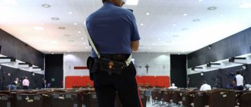 Italia: Anchetă după ce un bărbat a murit în timp ce era imobilizat de polițiști
