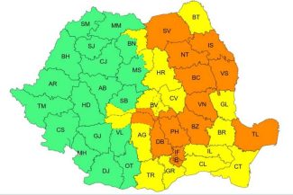 Cod portocaliu și Coduri galbene de furtuni și averse în jumătate de țară, până marți seara