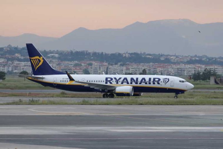 Profitul Ryanair, afectat de dublarea prețului combustibilului pentru avioane