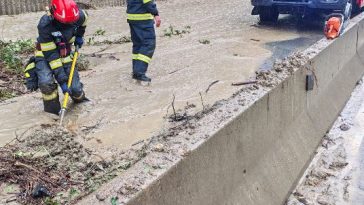 Prahova: Trafic restricționat pe DN 1, la Comarnic și Nistorești, din cauza apei de pe carosabil