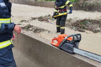 DSU: Trafic blocat pe DN 1, la Breaza, din cauza aluviunilor; un versant s-a prăbușit la Cornu