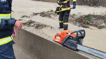 DSU: Trafic blocat pe DN 1, la Breaza, din cauza aluviunilor; un versant s-a prăbușit la Cornu