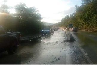 VIDEO Prahova: Traficul rutier pe DN 1 a fost reluat pe ambele sensuri în zona blocată de aluviuni dintre Comarnic și Breaza