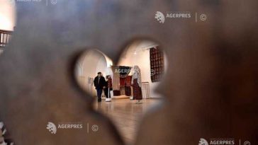 Muzeul Țăranului: Accesul în expoziția permanentă – de miercuri până duminică, în grupuri organizate, cu intrare la fiecare 90 de minute