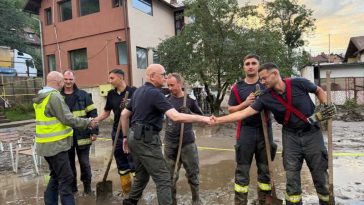 Prahova: Șeful DSU, Raed Arafat, s-a deplasat în zonele afectate de inundații (GALERIE FOTO)