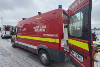 Incendiu petrolier/Constanța: Cei trei marinari răniți, transportați cu o navă multirol la țărm și preluați de ambulanțe