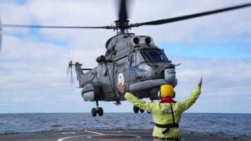 VIDEO Incendiu petrolier/Constanța: MApN, pregătit cu un elicopter și două nave militare să sprijine instituțiile abilitate în gestionarea incidentului