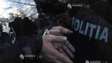 Doi membri ai clanului Cârpaci, ridicați de polițiști; sunt acuzați că au obligat un bărbat să le doneze un rinichi în Germania