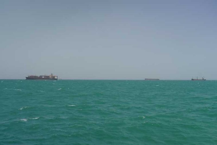 Un e-mail al grupării Houthi avertizează companiile de transport maritim să evite porturile saudite