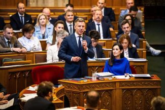 Ungaria: Premierul Peter Magyar îl provoacă pe predecesorul său, Viktor Orban, la o dezbatere