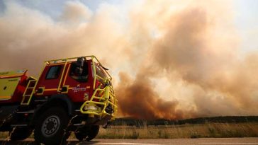 Franța: Doi pompieri au murit într-o intervenție de stingere a unui incendiu în apropiere de aeroportul din Bordeaux