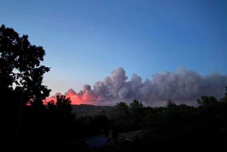 VIDEO Franța: Un incendiu în sud-est înaintează cu ‘o viteză foarte mare’, 1.700 de hectare au fost afectate