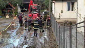 VIDEO Prahova: Inundații în mai multe localități; Cod roșu și pe afluenții râului Provița