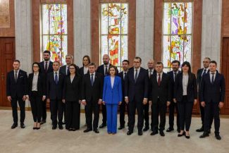 Guvernul condus de premierul Vasile Tofan a depus jurământul de învestire