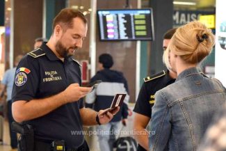 IGPF: Doi bărbați și două femei, depistați pe Aeroportul Otopeni cu documente false