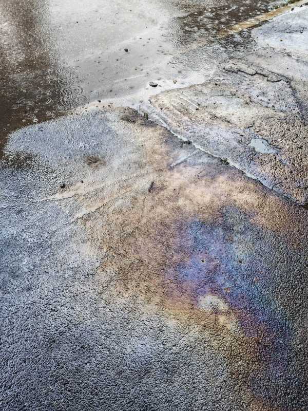 Prahova: Ape uzate de la rafinăria Vega, deversate în pârâul Dâmbu; amendă aplicată de Garda de Mediu