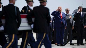 Președintele Trump a participat la ceremonia de repatriere a patru militari americani căzuți în războiul cu Iranul