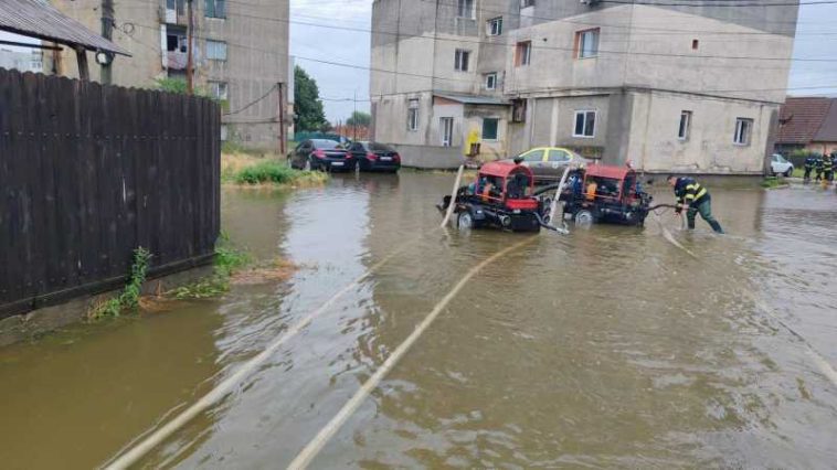 IGSU: Inundații și pagube în 24 de localități din cinci județe și București, din cauza furtunilor (GALERIE FOTO)