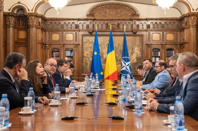 Raport prezidențial: Ascensiunea curentelor ultraidentitare și suveraniste nu este pusă pe seama manipulării, ci a unor cauze structurale