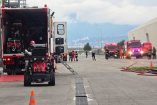 Brașov: Nu mai sunt focare active la locul incendiului puternic izbucnit miercuri la o fabrică de prelucrare a lemnului