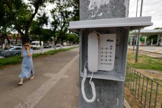 Crimeea reintroduce telefoanele stradale pentru apelurile de urgență