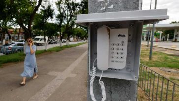 Crimeea reintroduce telefoanele stradale pentru apelurile de urgență