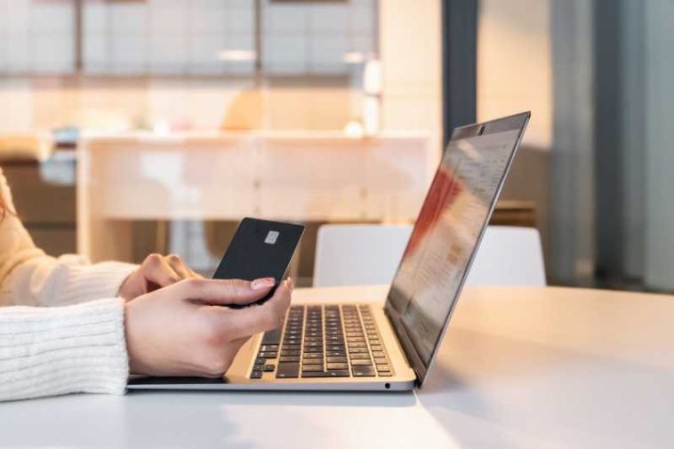 (P) Shopping inteligent cu ZEN.COM: Cum să primești bani înapoi de fiecare dată când îți reînnoiești garderoba online?