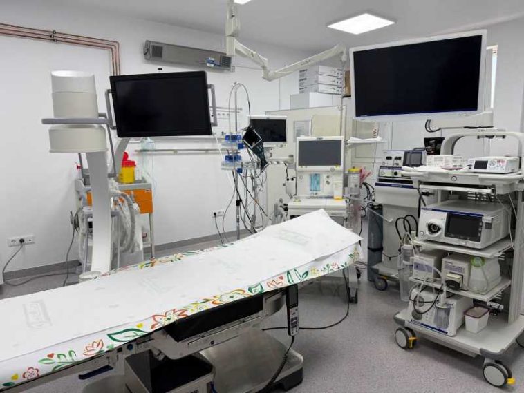 Arad: Spitalul Județean explică tarifele de parcare de până la 30 lei/oră prin achiziția de echipamente medicale