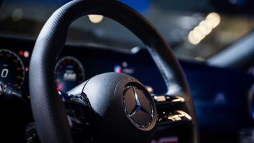 Mercedes-Benz s-ar putea confrunta cu interzicerea vânzării vehiculelor sale în SUA