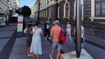 Maramureș: Tur ghidat pentru cunoașterea clădirilor din Sighetu Marmației, inițiat de o profesoară de geografie