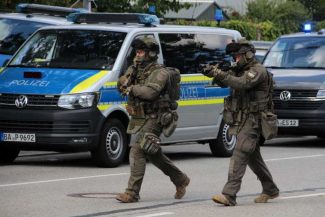 Un atacator a ucis cu cuțitul un bărbat într-o bancă din Germania