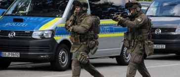 Un atacator a ucis cu cuțitul un bărbat într-o bancă din Germania