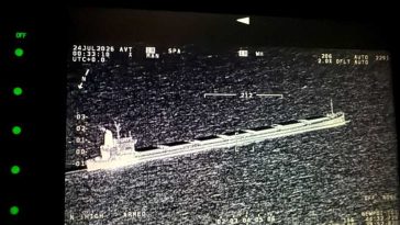Armatorul navei Christiana B, avariată probabil de impactul cu o dronă, a cerut efectuarea reparațiilor la Constanța sau Varna