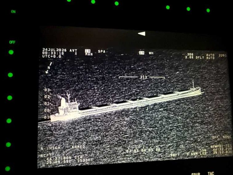 Armatorul navei Christiana B, avariată probabil de impactul cu o dronă, a cerut efectuarea reparațiilor la Constanța sau Varna