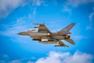 MApN: Drona intrată în spațiul aerian național, doborâtă după o oră de un F-16 românesc decolat de la Baza 86 de la Fetești