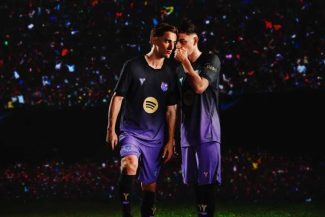 Fotbal: Echipamentul de rezervă al Barcelonei, un omagiu negru-violet adus vedetei Kobe Bryant