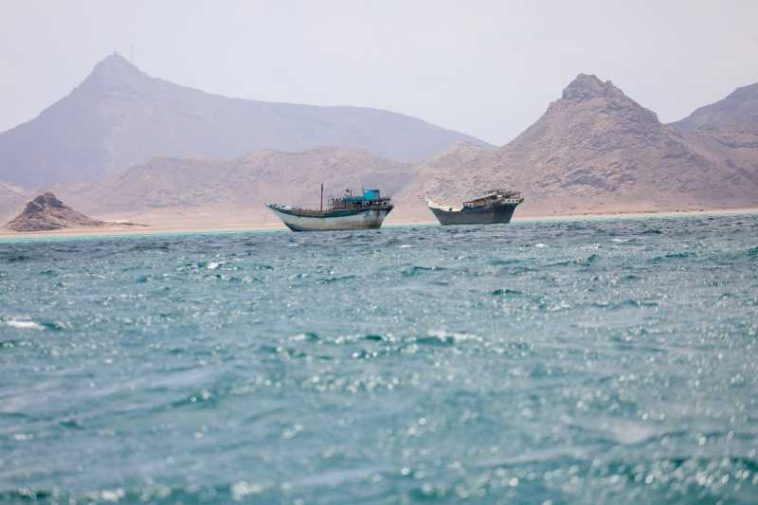 Gruparea yemenită Houthi susține că nu blochează Strâmtoarea Bab-el-Mandeb, ci doar navele saudite