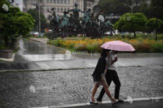 Meteo București: Ploi de scurtă durată, descărcări electrice și ușoare intensificări ale vântului