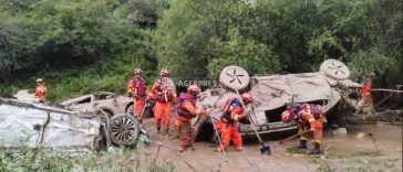 China: 10 morți și 23 de răniți după ce o viitură a lovit o zonă turistică din nord-vestul țării