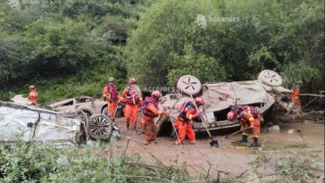 China: 10 morți și 23 de răniți după ce o viitură a lovit o zonă turistică din nord-vestul țării