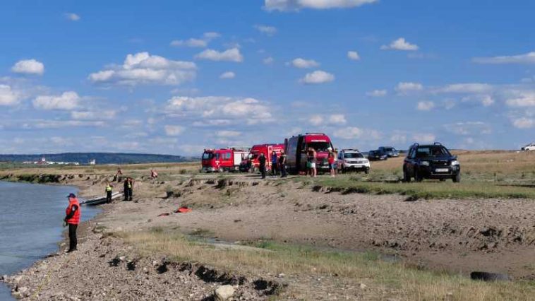UPDATE Neamţ: Doi fraţi, de 12 şi 15 ani, au murit în râul Moldova; o fetiţă de 6 ani a fost salvată