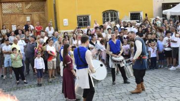 Mureș: Ritmurile de percuție și magia focului cu Mercenarii din Asserculis, coloana vertebrală a ‘Sighișoarei Medievale’