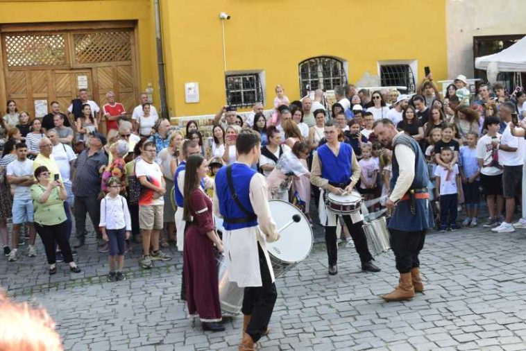 Mureș: Ritmurile de percuție și magia focului cu Mercenarii din Asserculis, coloana vertebrală a ‘Sighișoarei Medievale’