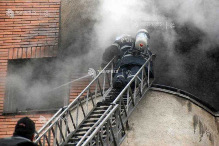Maramureș: Incendiu într-un bloc din Baia Mare; peste 30 de persoane evacuate