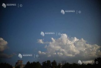Vreme caldă, cu scurte episoade de ploi și descărcări electrice, în București, luni și marți (meteorologi)