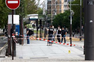 Paris: trei femei rănite într-un atac cu cuțitul, un suspect reținut