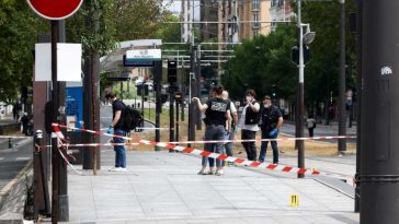 Paris: trei femei rănite într-un atac cu cuțitul, un suspect reținut