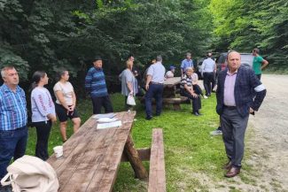 Vâlcea: Noi proteste în Perișani față de traficul greu generat de construcția autostrăzii Sibiu-Pitești