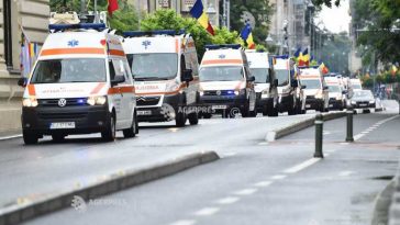 Ziua Națională a Ambulanței din România, marcată în Capitală; festivitate în Piața Constituției și o defilare a 50 de salvări
